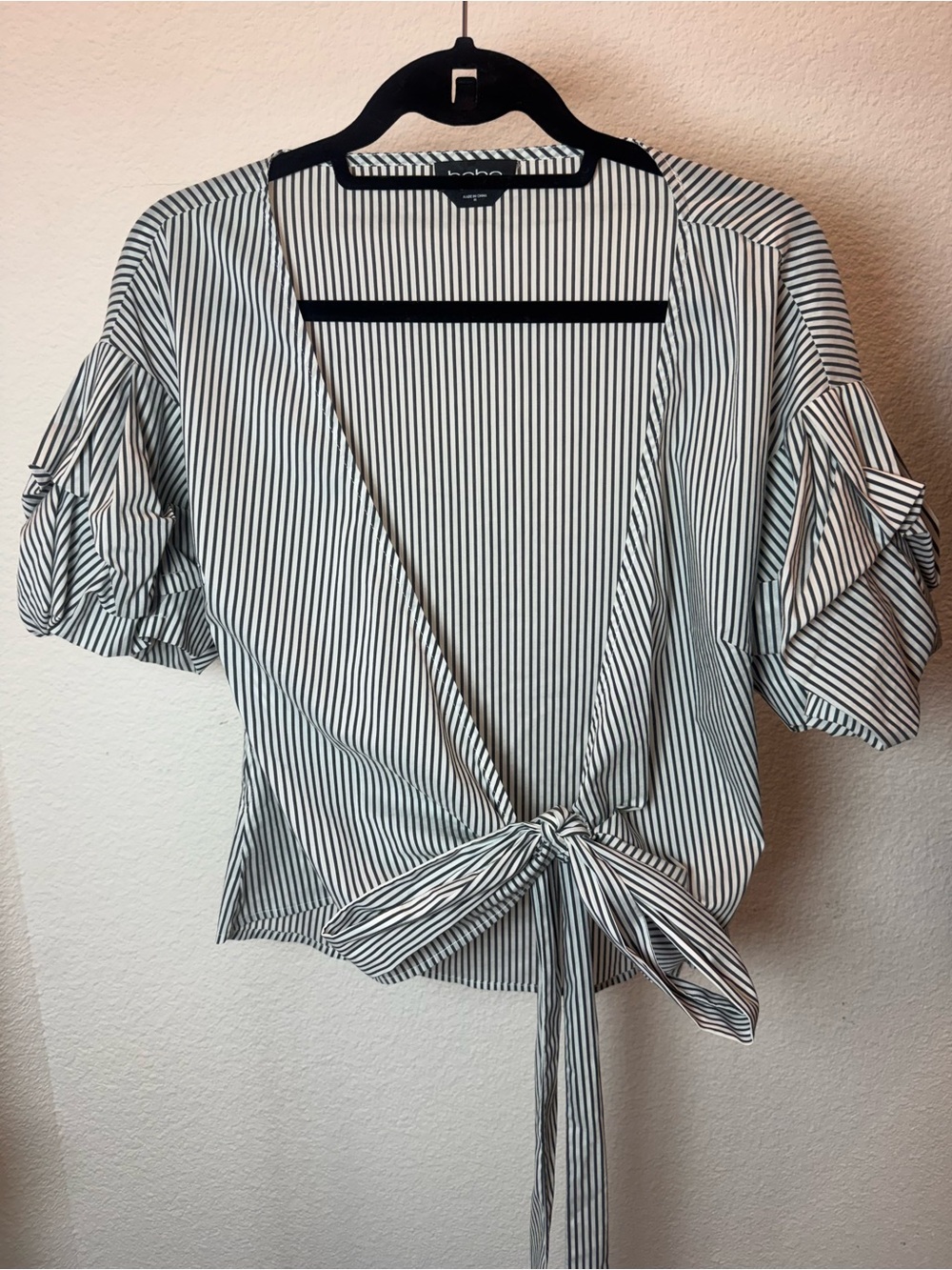 Bebe Black & White Striped Tie Front Ruffle Sleeve Wrap Crop Top Size Medium